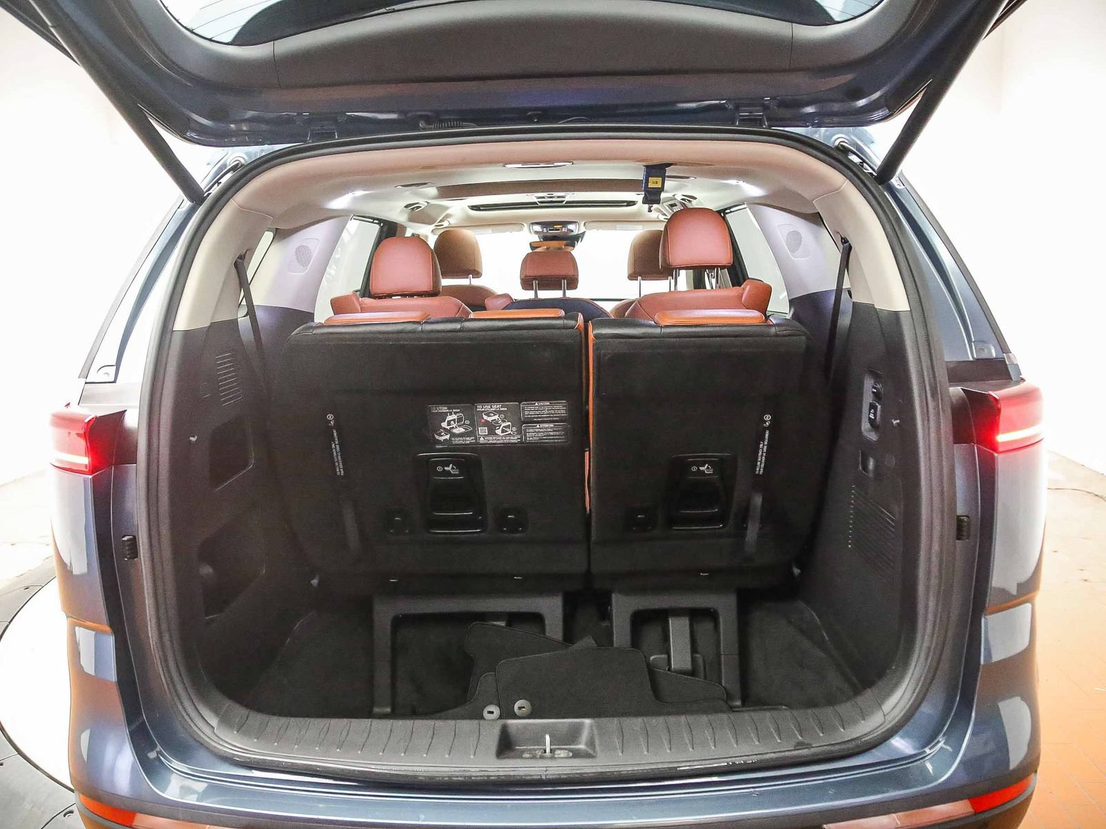 Used 2024 Kia Carnival SX Prestige FWD image 27