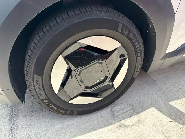 Certified 2024 Kia EV9 Light Long Range RWD image 11