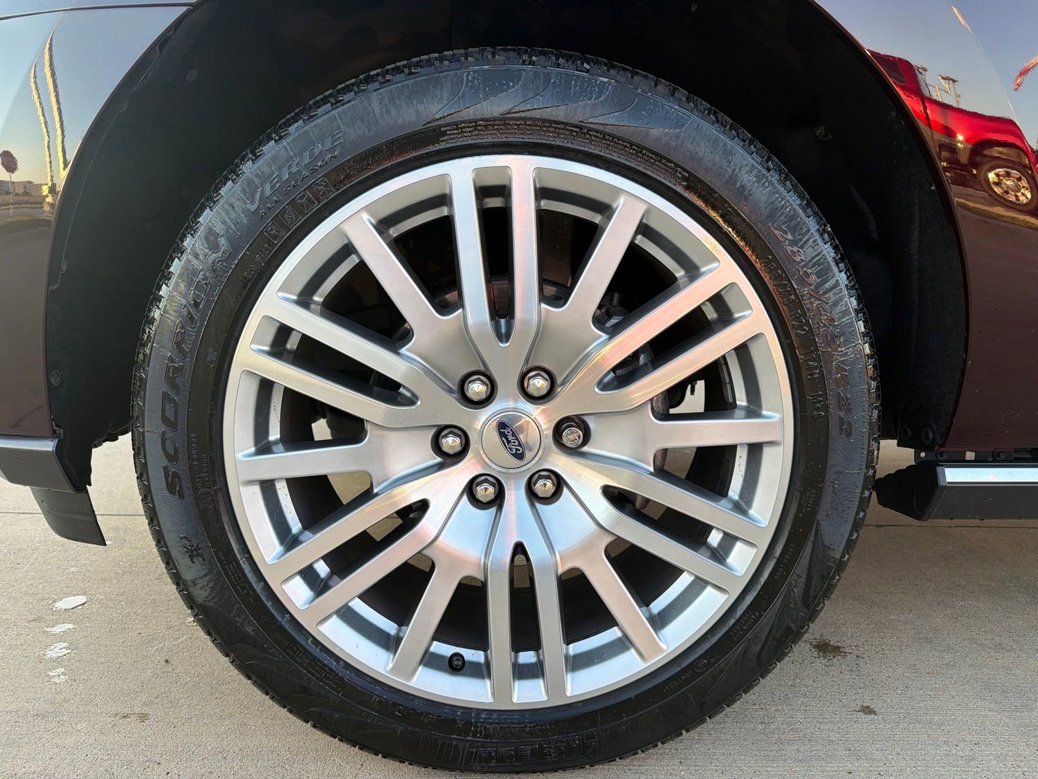 Used 2024 Ford Expedition Limited RWD image 9