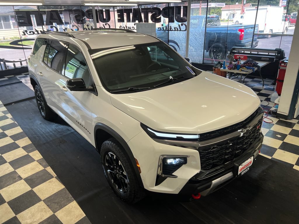 Used 2024 Chevrolet Traverse Z71 w/ Enhanced Driving Package AWD/4WD image 16