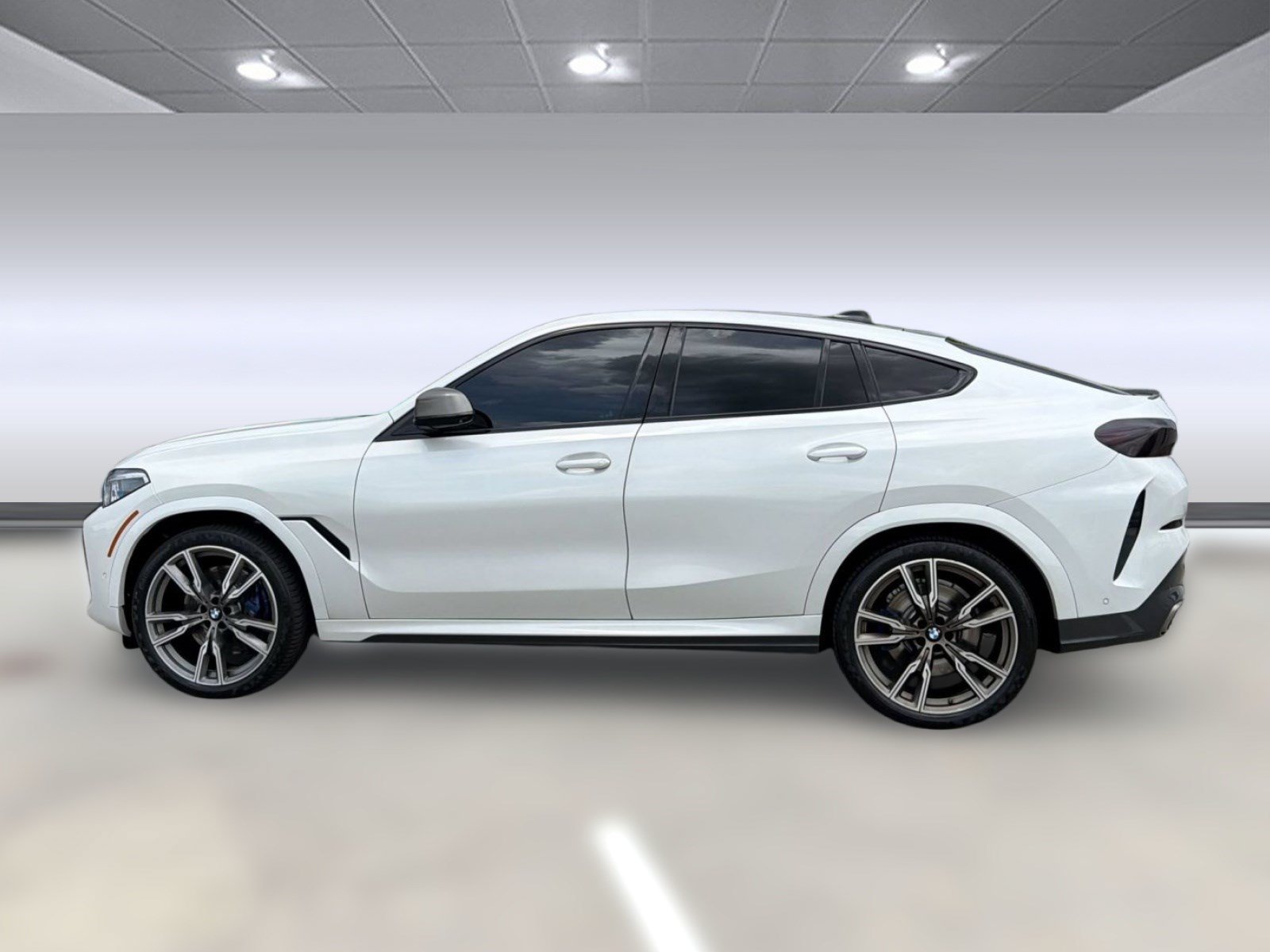 Used 2020 BMW X6 M50i w/ Executive Package AWD/4WD image 2