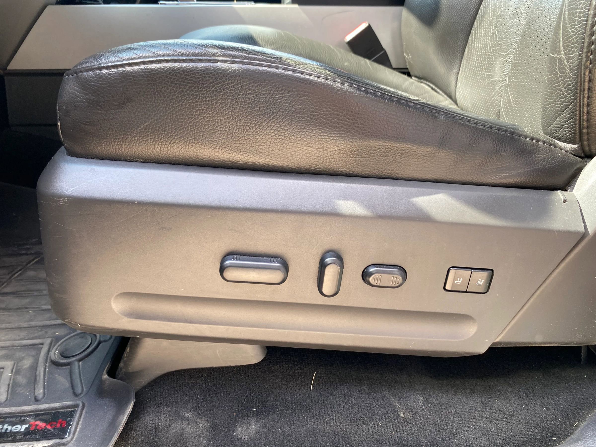 Used 2013 Ford Expedition Limited image 29