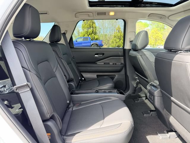 New 2026 Nissan Pathfinder SL w/ SL Premium Package AWD/4WD image 11