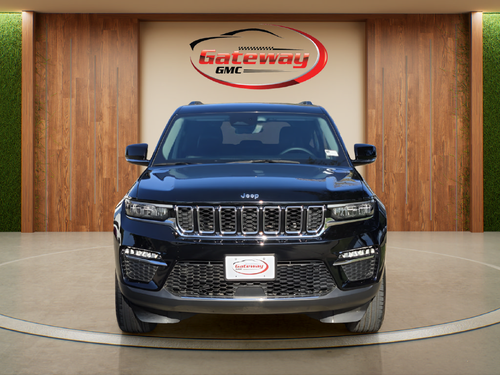 Used 2023 Jeep Grand Cherokee Limited AWD/4WD image 2
