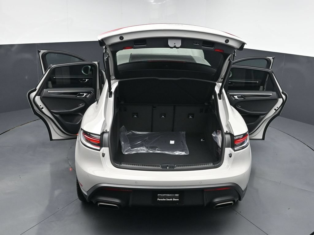 New 2026 Porsche Macan AWD/4WD image 30
