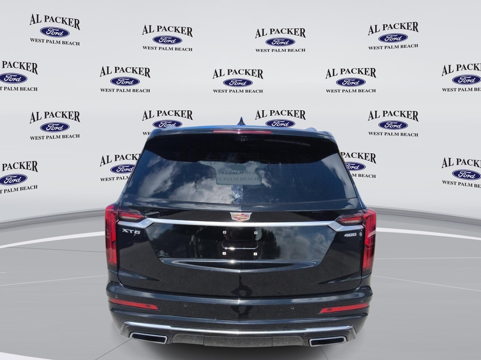 Used 2023 Cadillac XT6 Premium Luxury w/ Technology Package FWD image 4
