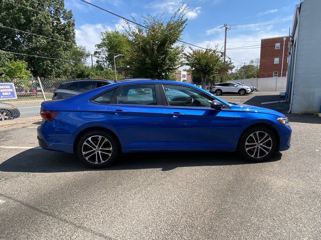 Certified 2024 Volkswagen Jetta Sport image 2
