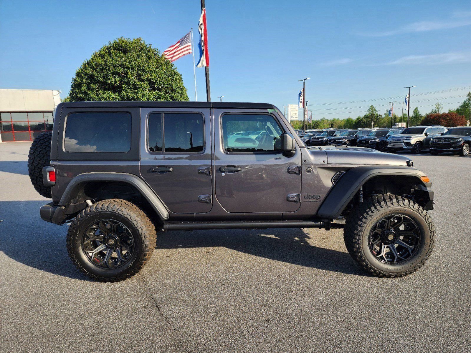 Used 2024 Jeep Wrangler Unlimited Sport image 2