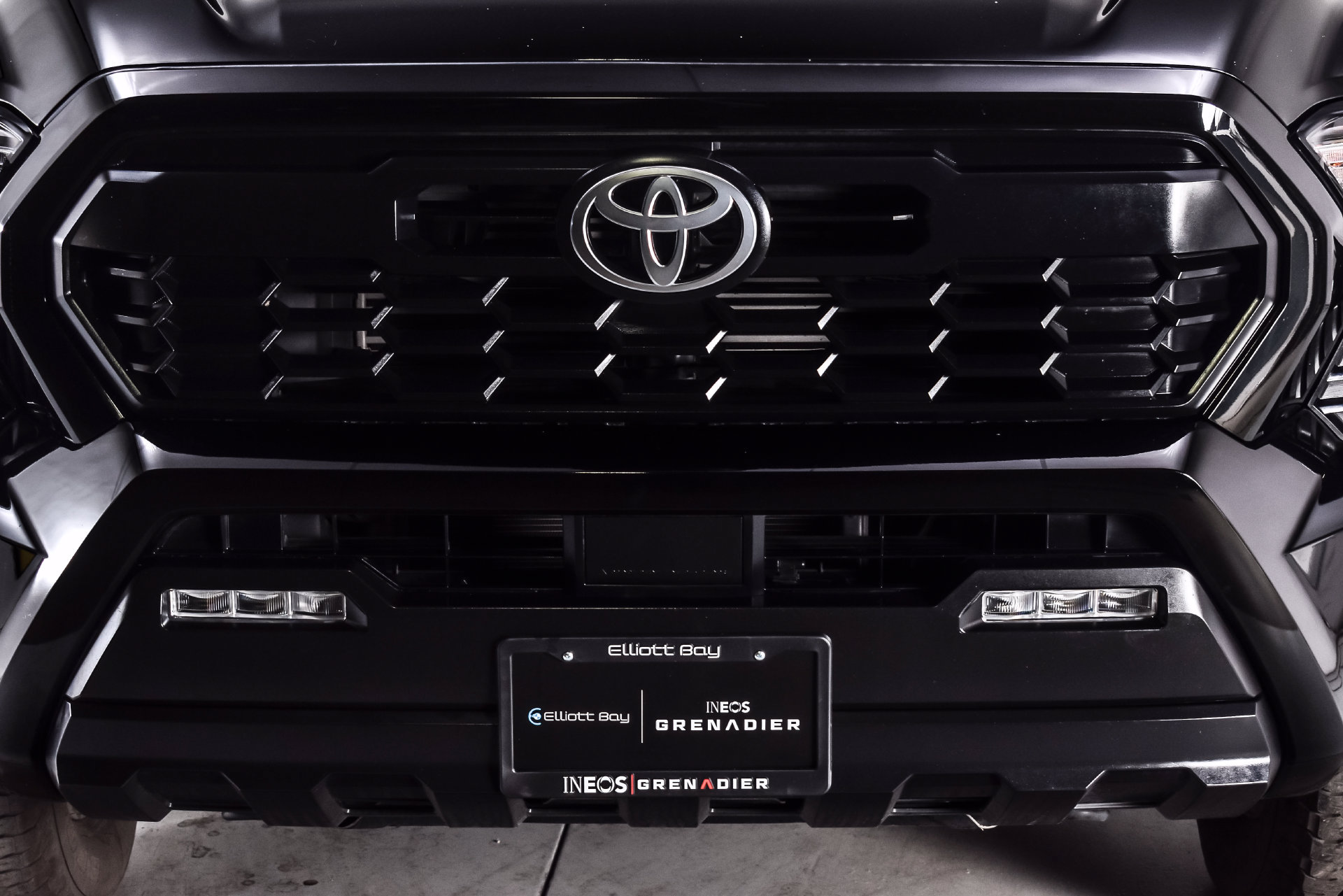 Used 2024 Toyota Tacoma TRD Off-Road AWD/4WD image 3