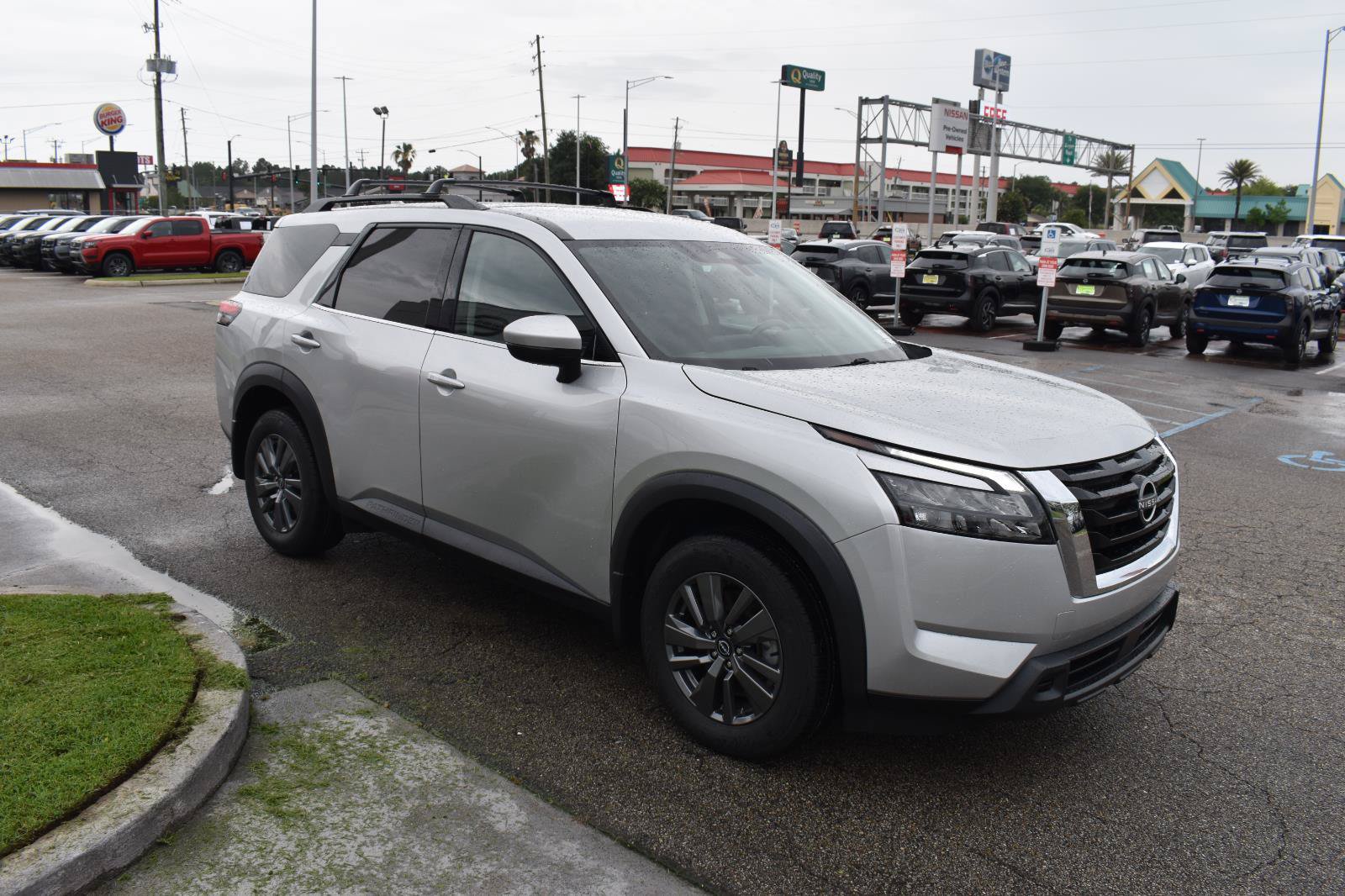 Used 2024 Nissan Pathfinder SV FWD image 16