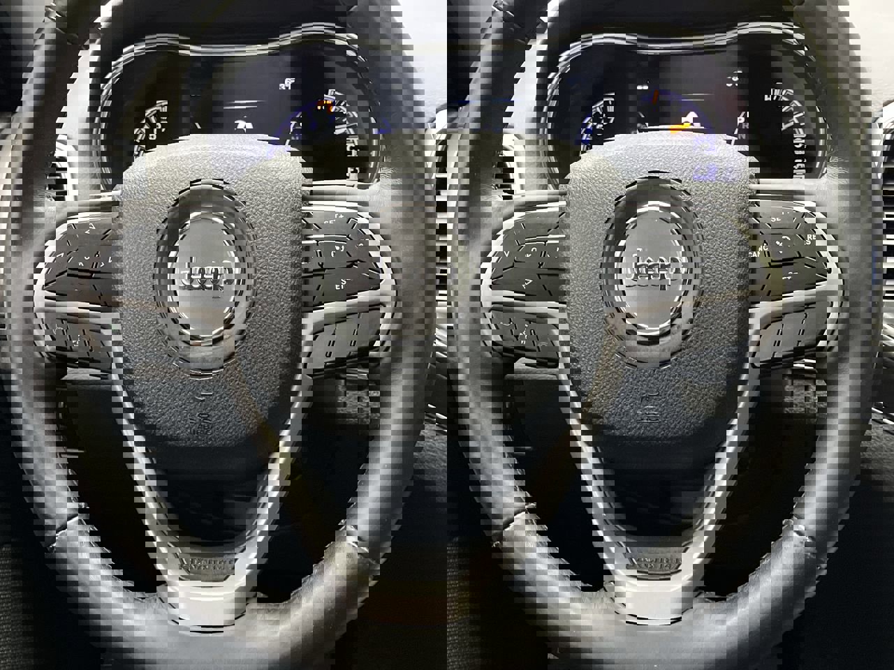 Used 2018 Jeep Grand Cherokee Limited image 14