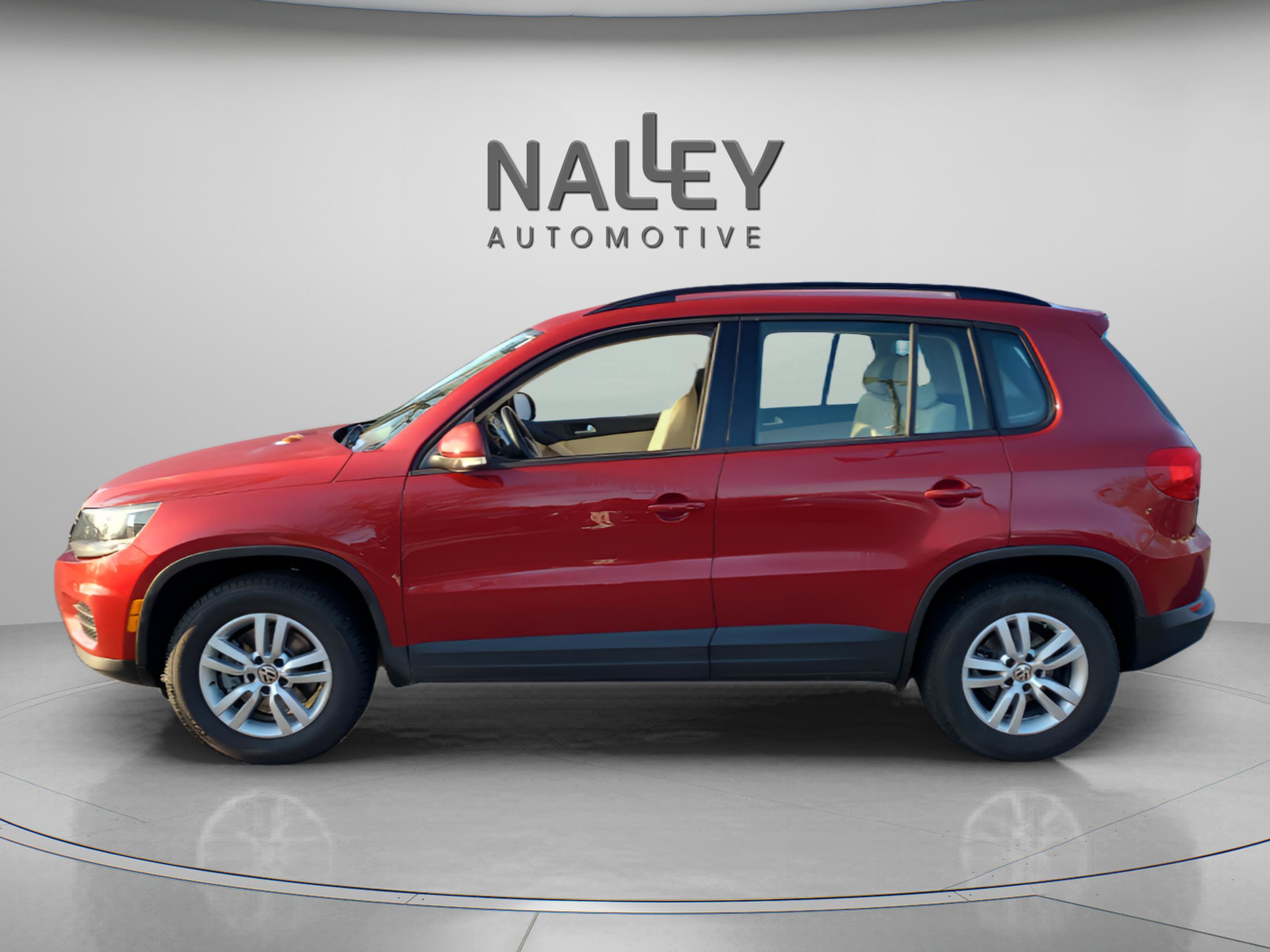 Used 2016 Volkswagen Tiguan S image 2