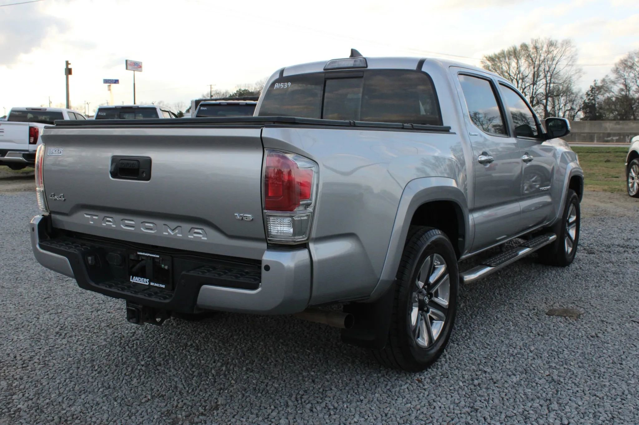 Used 2018 Toyota Tacoma Limited image 7