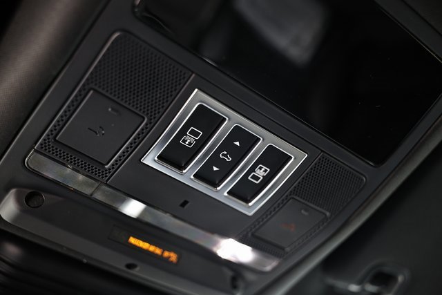 New 2025 Land Rover Discovery Metropolitan Edition image 49