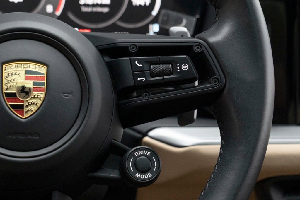 Used 2024 Porsche Cayenne Coupe image 25