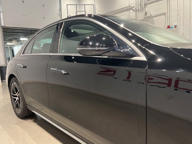 Used 2025 Mercedes-Benz E 350 4MATIC Sedan image 5