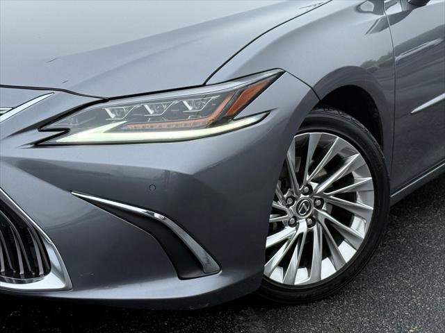 Used 2020 Lexus ES 350 Ultra Luxury w/ Accessory Package 2 FWD image 3