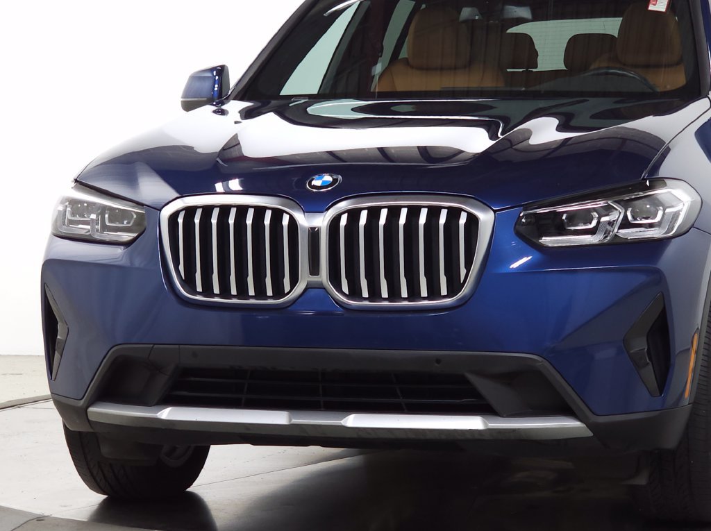 Used 2024 BMW X3 xDrive30i AWD/4WD image 3