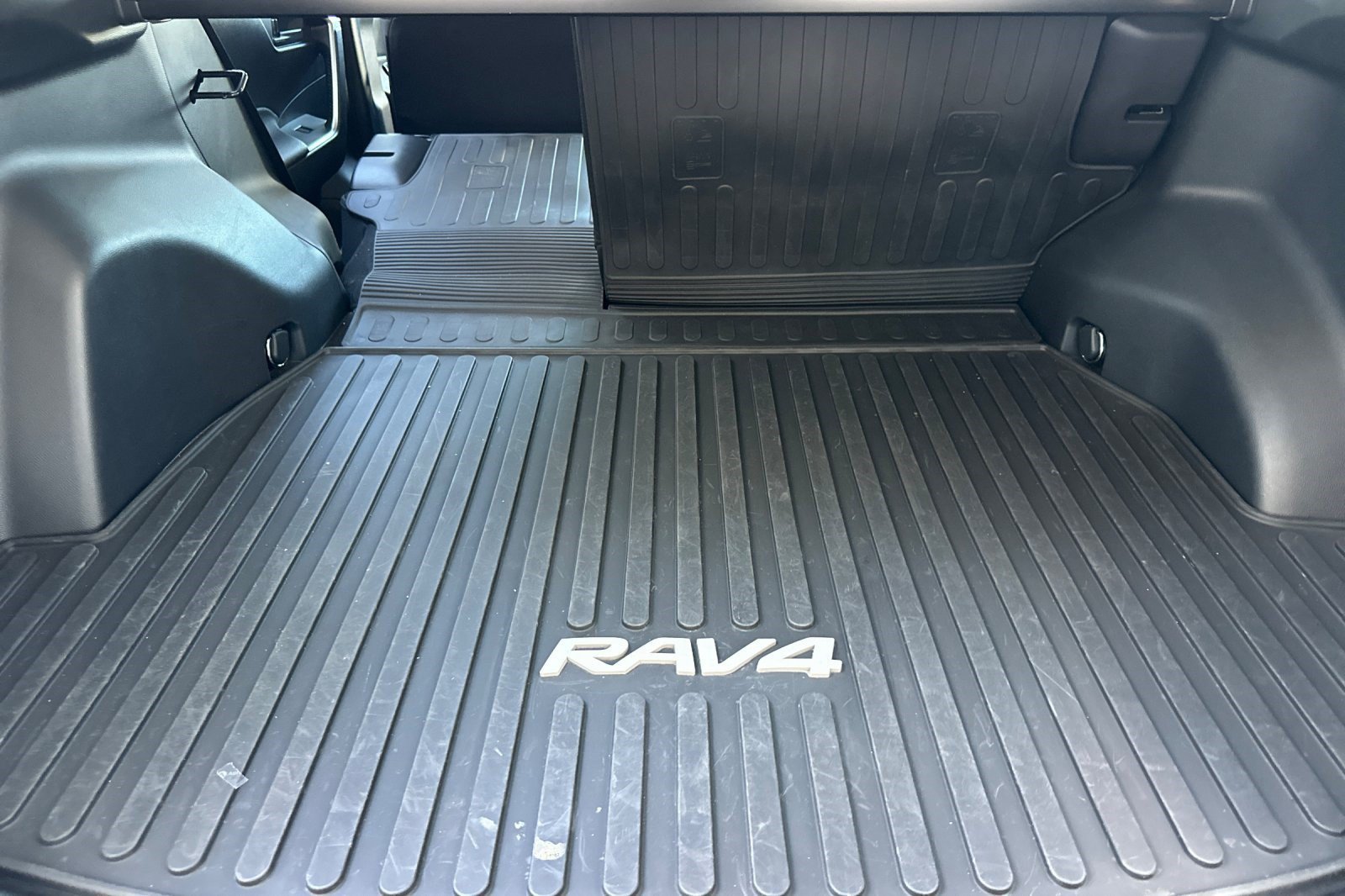 Used 2025 Toyota RAV4 LE AWD/4WD image 25