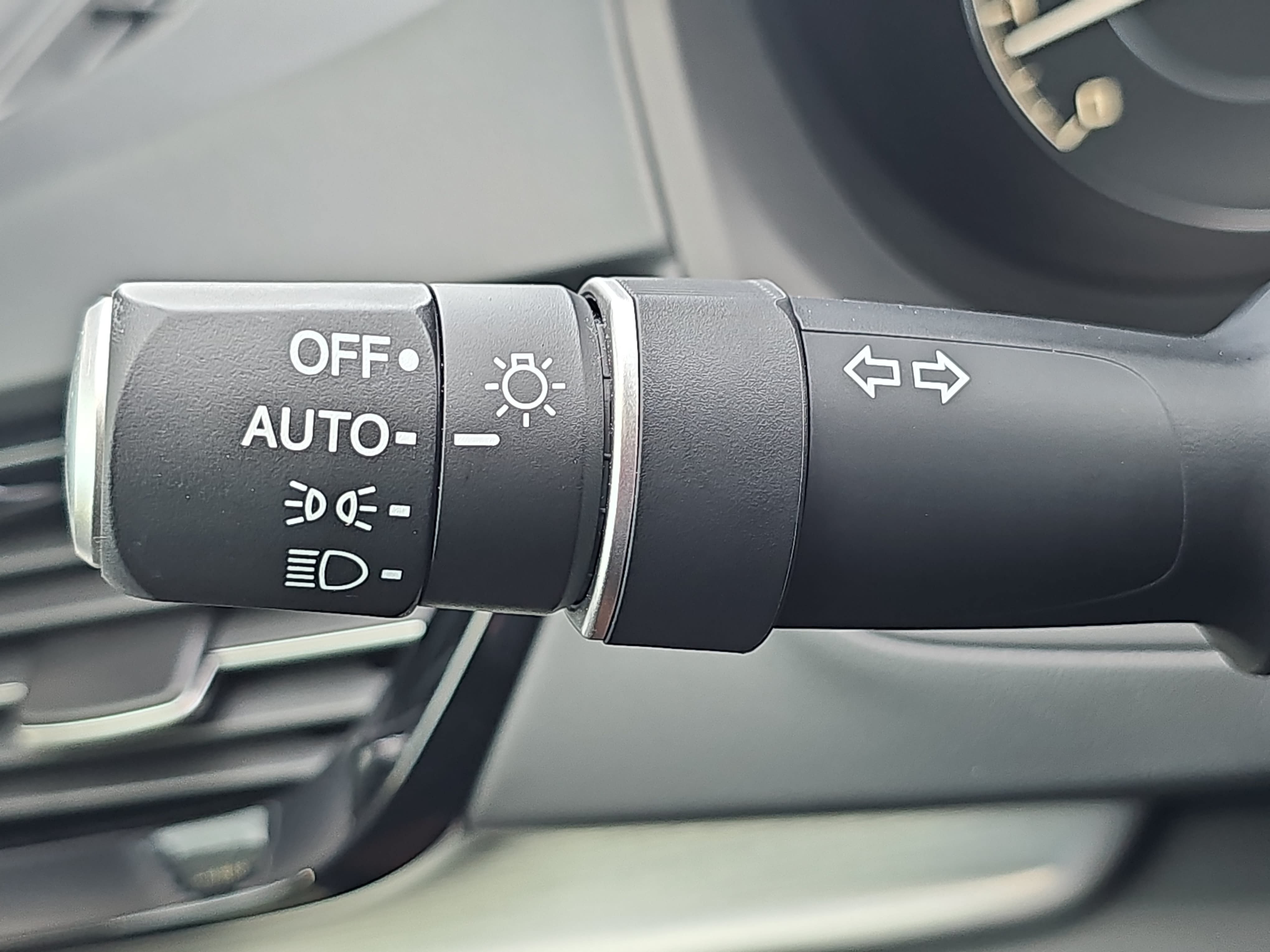 Certified 2025 Acura RDX SH-AWD w/ Technology Package image 25