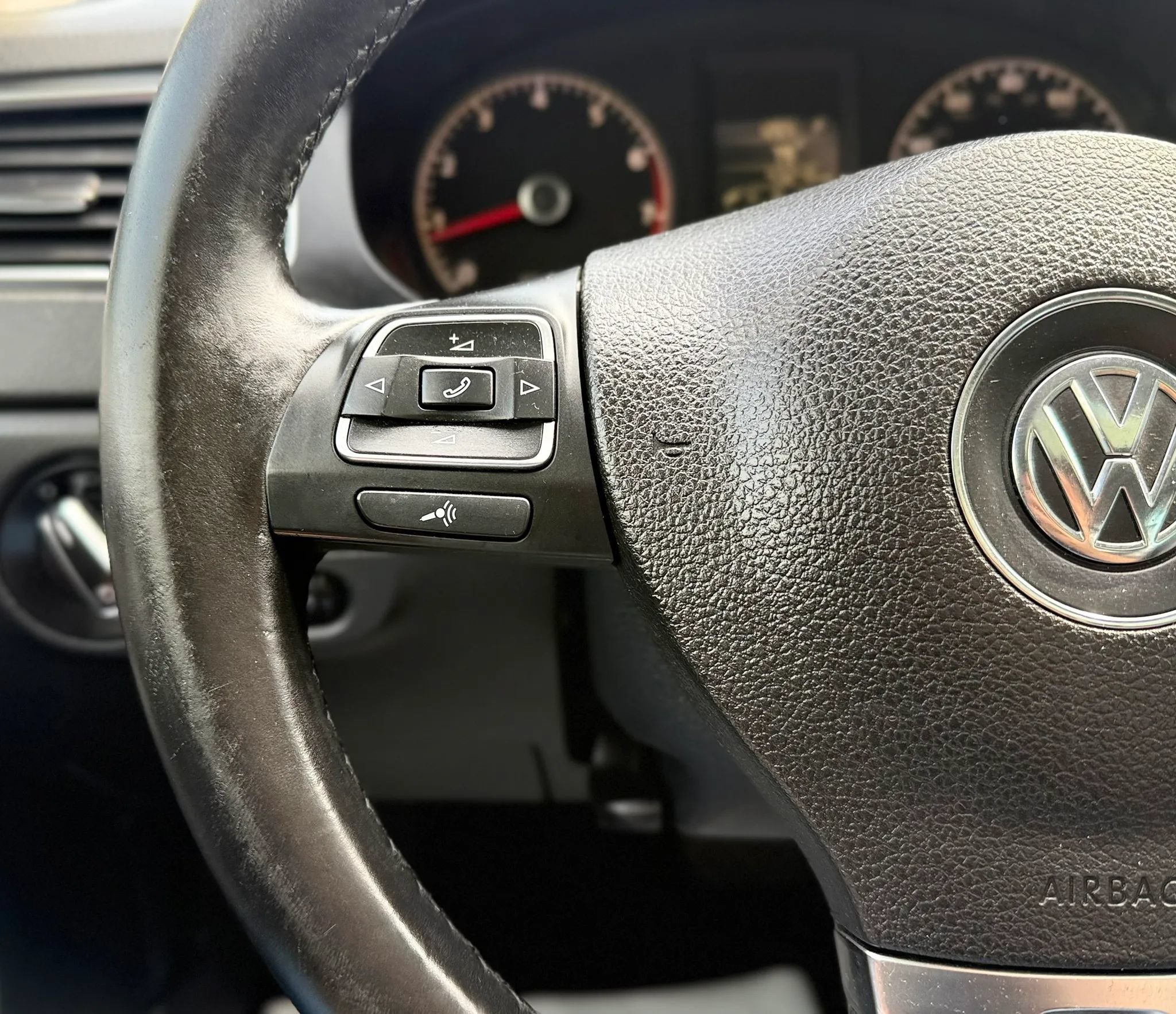 Used 2011 Volkswagen Jetta SE FWD image 14