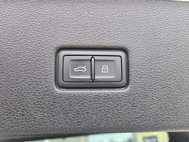 Used 2023 Audi Q8 Prestige AWD/4WD image 11