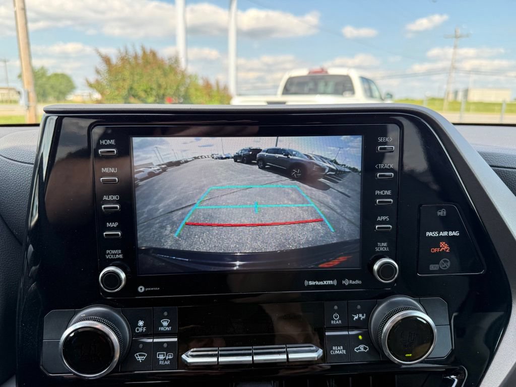 Used 2022 Toyota Highlander LE FWD image 39