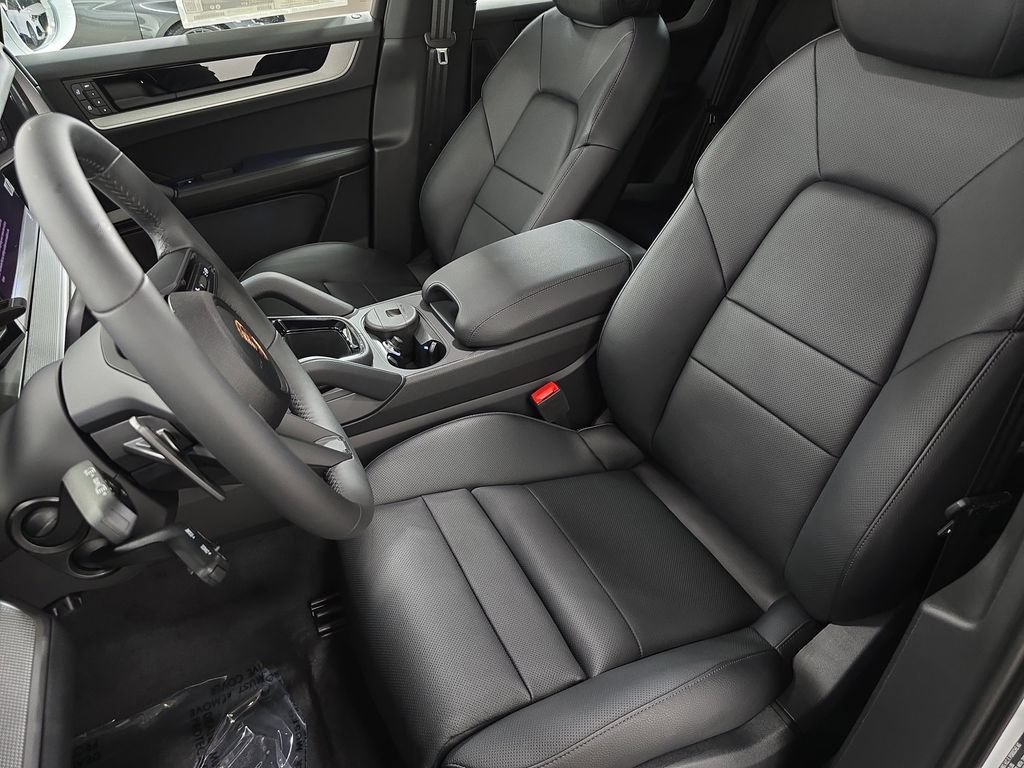 Certified 2025 Porsche Cayenne AWD/4WD image 5