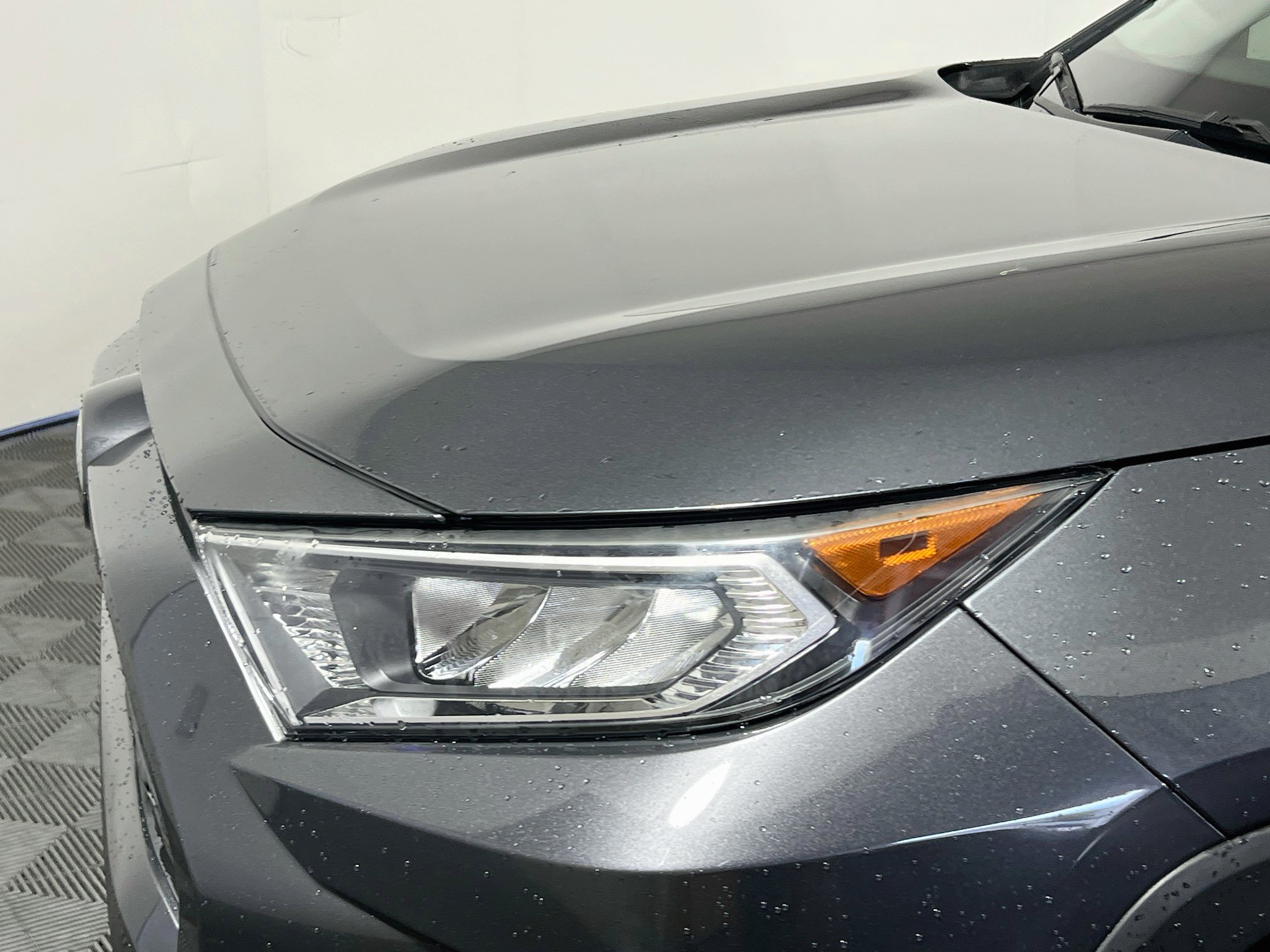 Used 2019 Toyota RAV4 XLE w/ Convenience Package FWD image 11