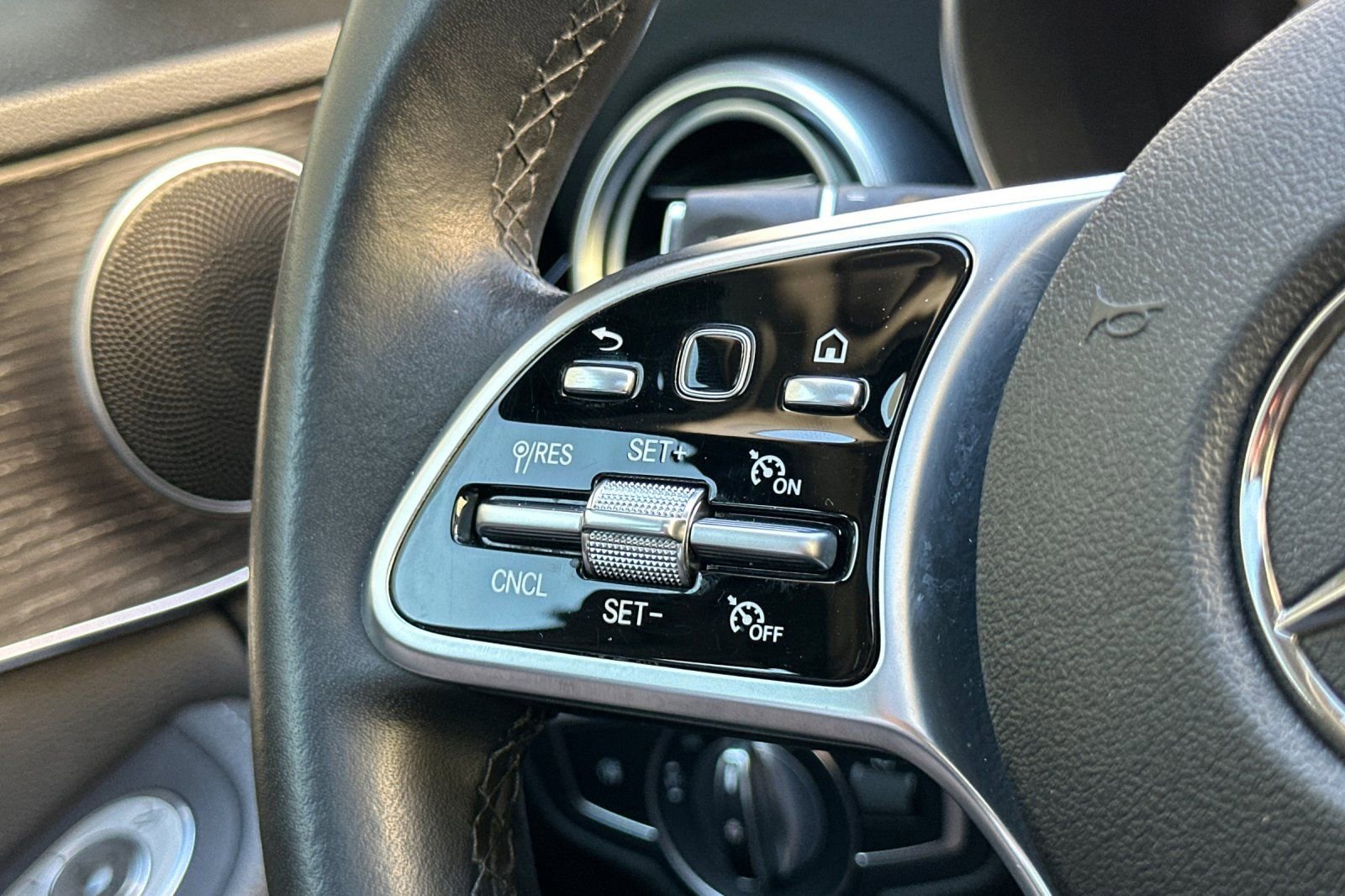 Used 2020 Mercedes-Benz C 300 Sedan image 24