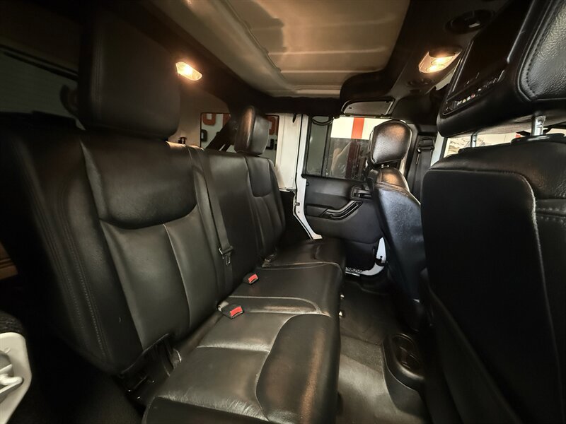 Used 2015 Jeep Wrangler Unlimited Sahara AWD/4WD image 16