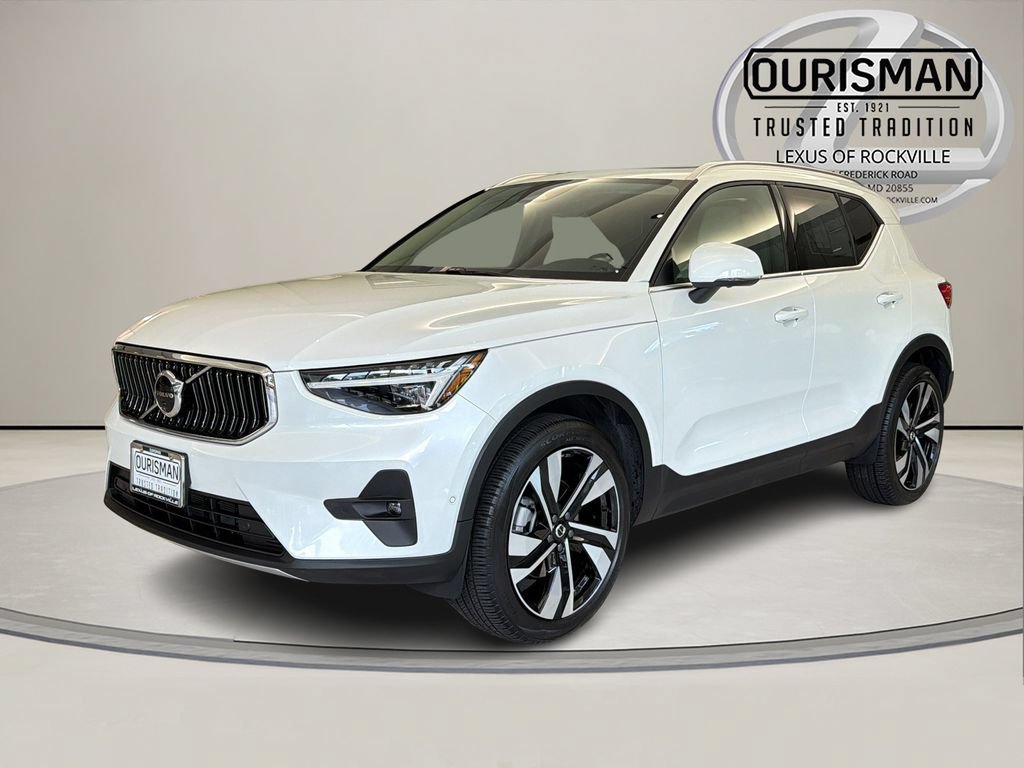Used 2025 Volvo XC40 B5 Plus w/ Protection Package Premier AWD/4WD image 2