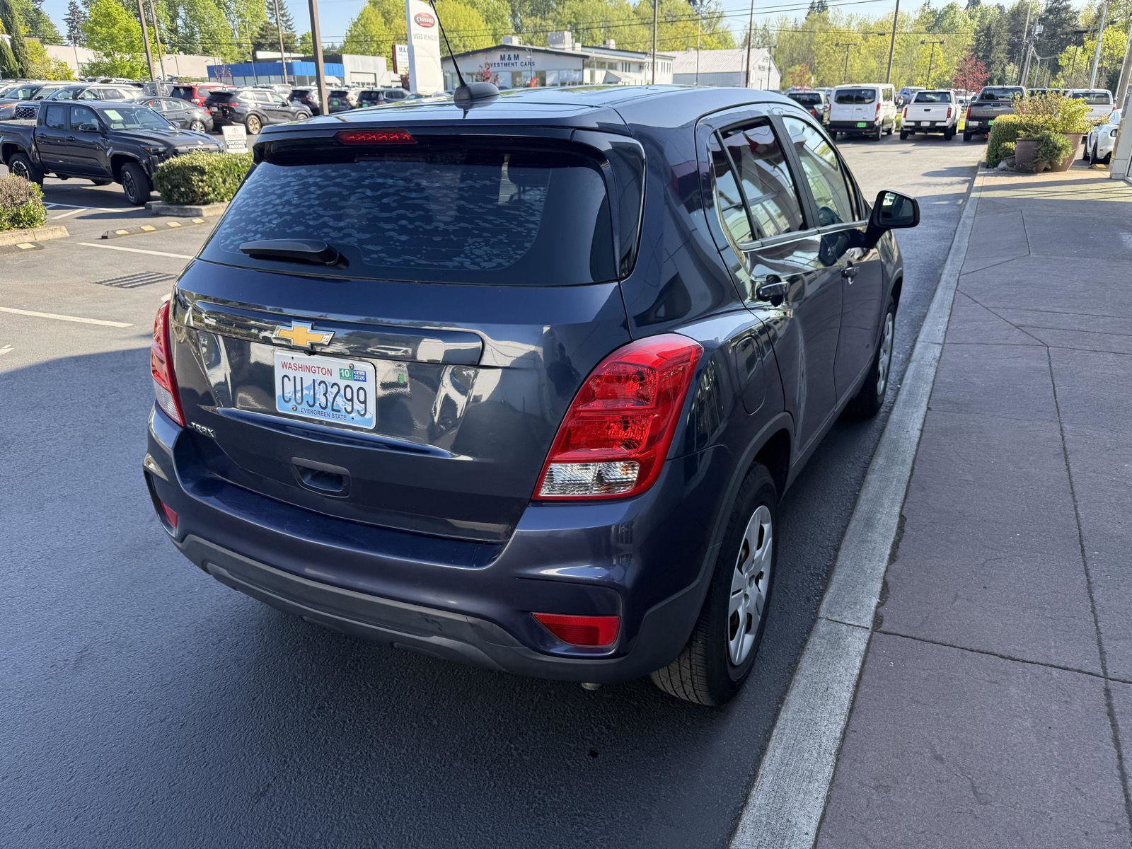 Used 2018 Chevrolet Trax LS w/ LPO, Cargo Package FWD image 5