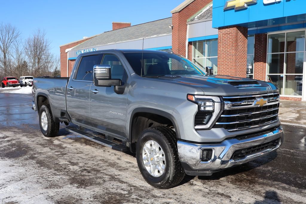 Used 2024 Chevrolet Silverado 3500 LTZ image 5