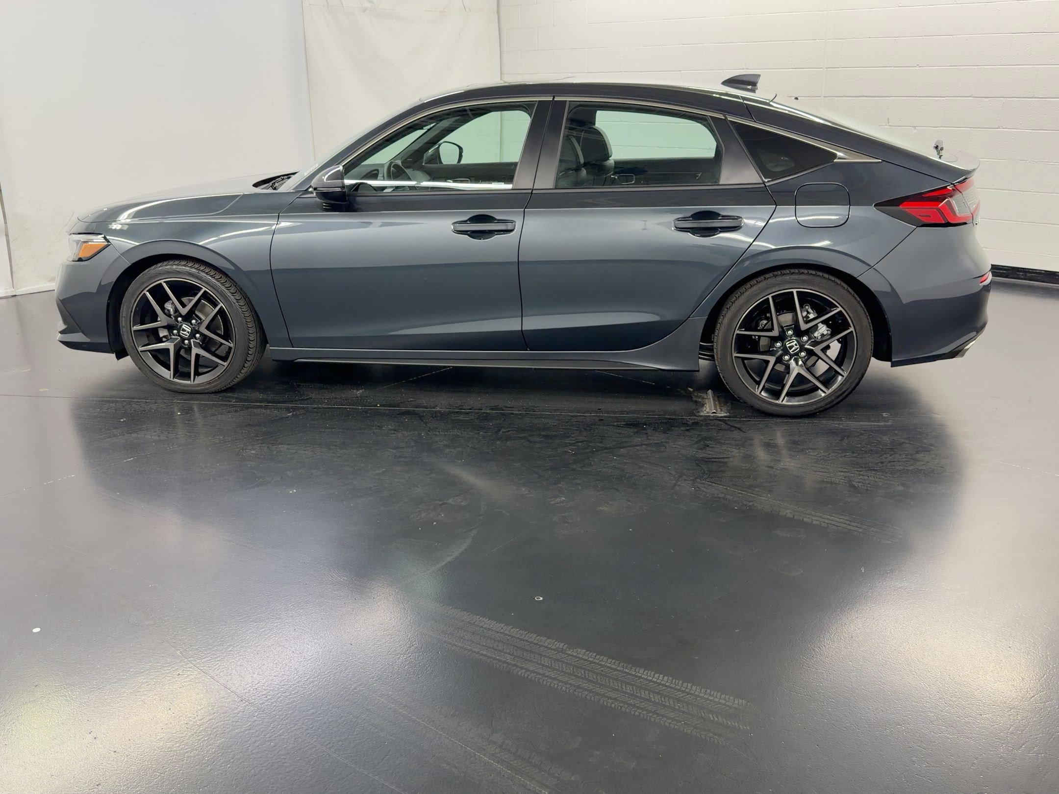 Certified 2024 Honda Civic Sport Touring image 2