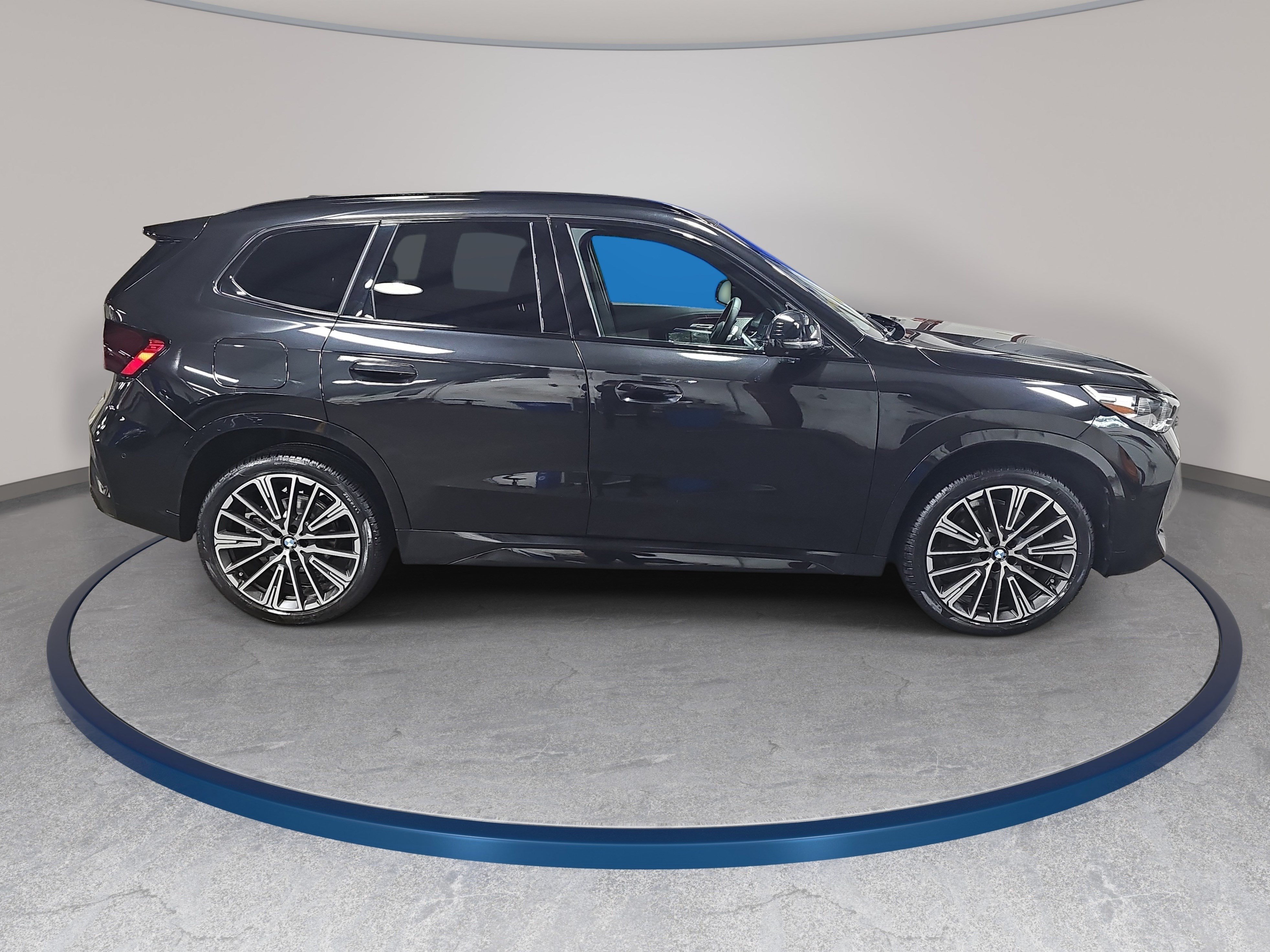 Used 2023 BMW X1 xDrive28i w/ Premium Package AWD/4WD image 5