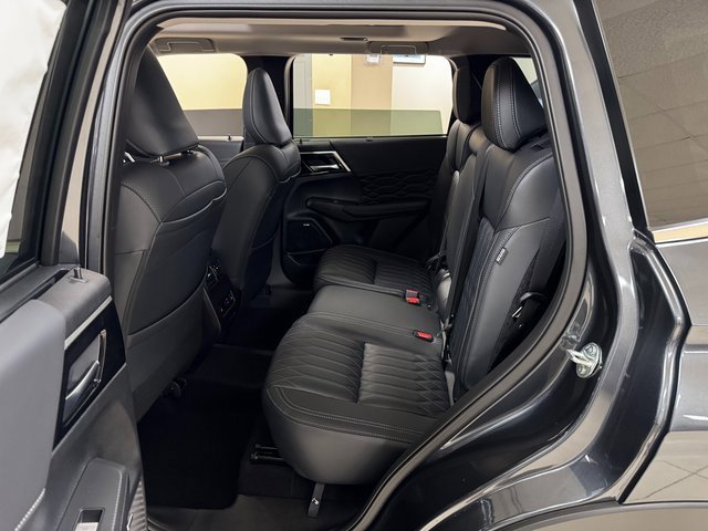 New 2025 Mitsubishi Outlander SEL image 23