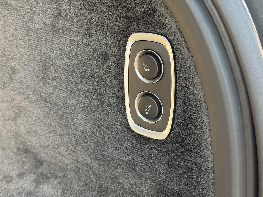 New 2026 Aston Martin DBX 707 image 40