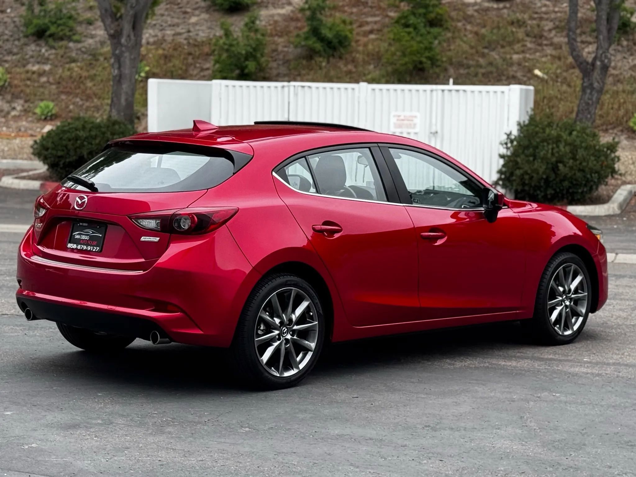 Used 2018 MAZDA MAZDA3 Grand Touring image 19