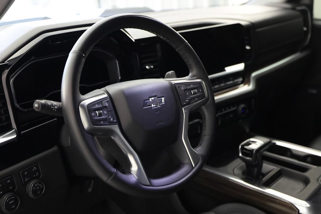 Used 2025 Chevrolet Silverado 1500 LT Trail Boss w/ LT Trail Boss Premium Package AWD/4WD image 19