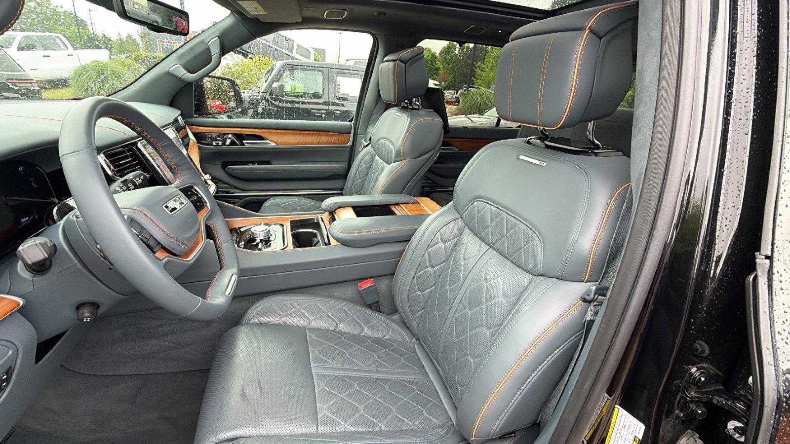 Used 2024 Jeep Grand Wagoneer Series III w/ Rear Seat Video Group 1 AWD/4WD image 17
