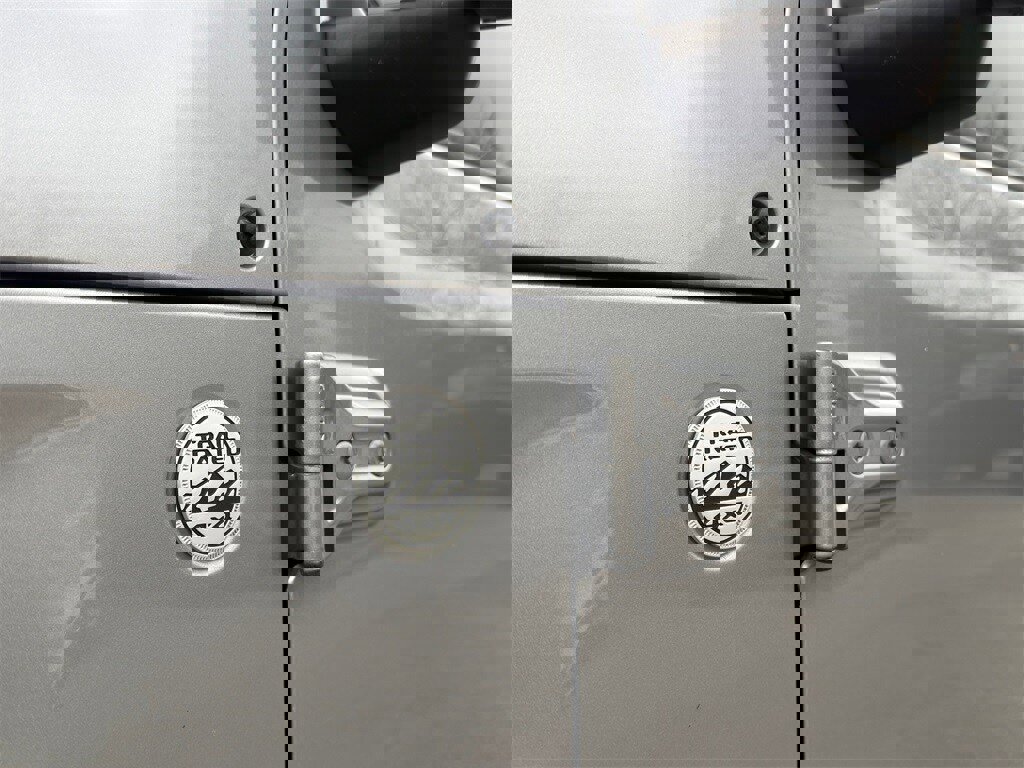 Used 2018 Jeep Wrangler Unlimited Sahara image 5