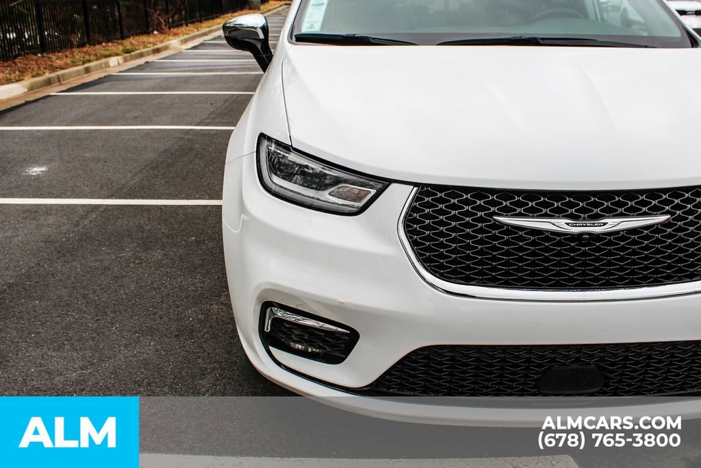 Used 2023 Chrysler Pacifica Limited image 12