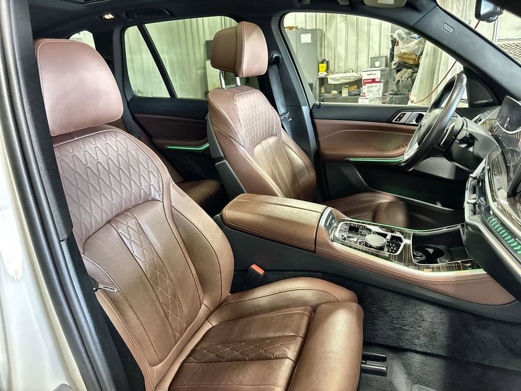 Used 2025 BMW X5 xDrive50e image 32