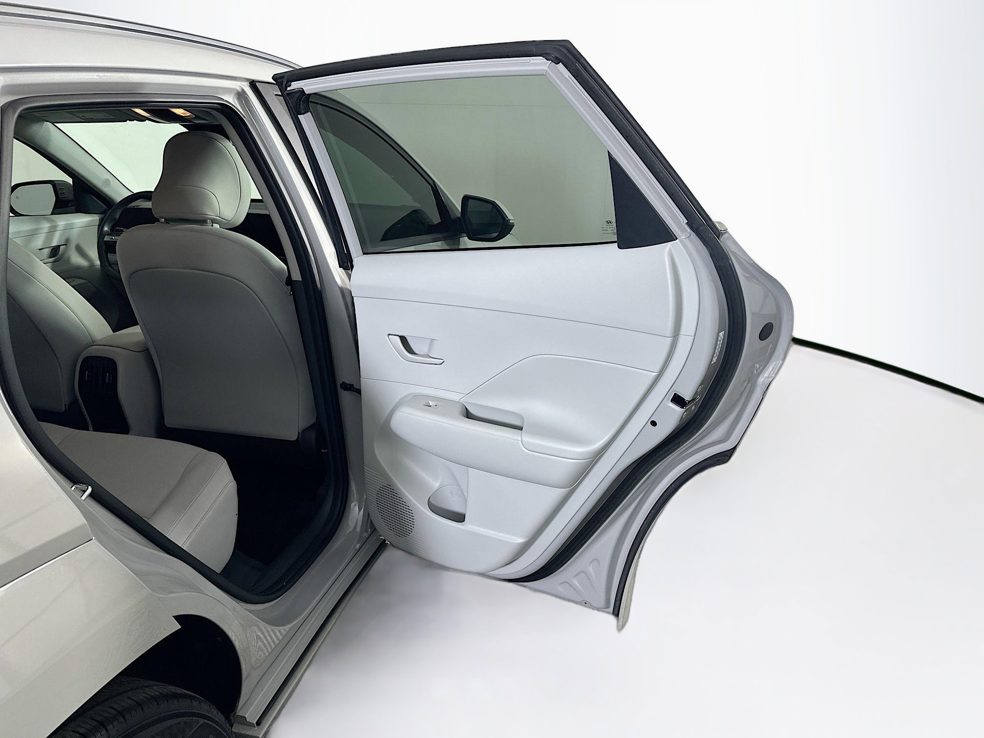 Used 2024 Hyundai Kona SEL FWD image 32