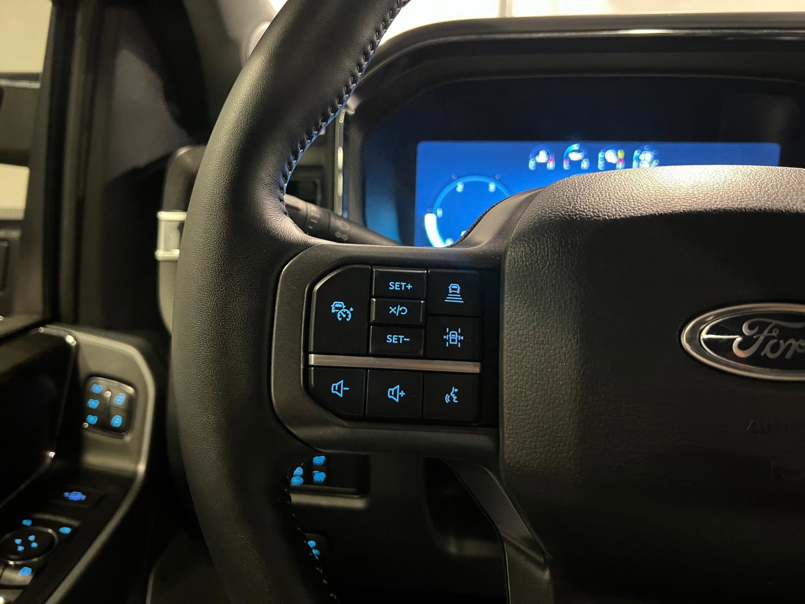 Used 2024 Ford F350 Lariat w/ Lariat Ultimate Package image 13