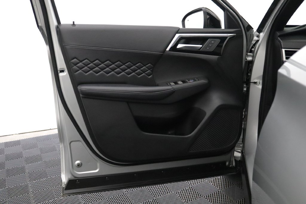 Used 2025 Mitsubishi Outlander SEL Black Edition AWD/4WD image 16