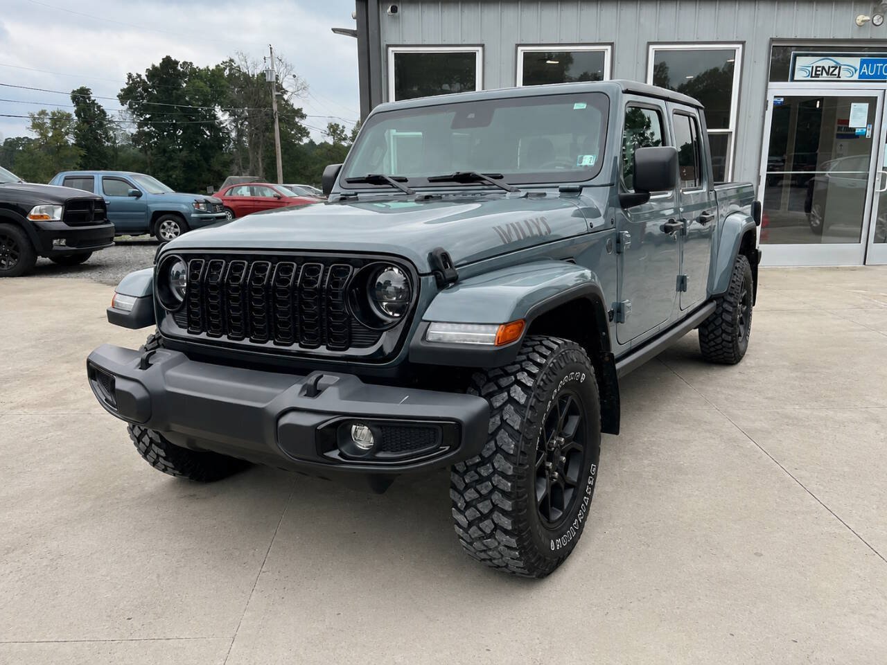 Used 2024 Jeep Gladiator Sport AWD/4WD image 3