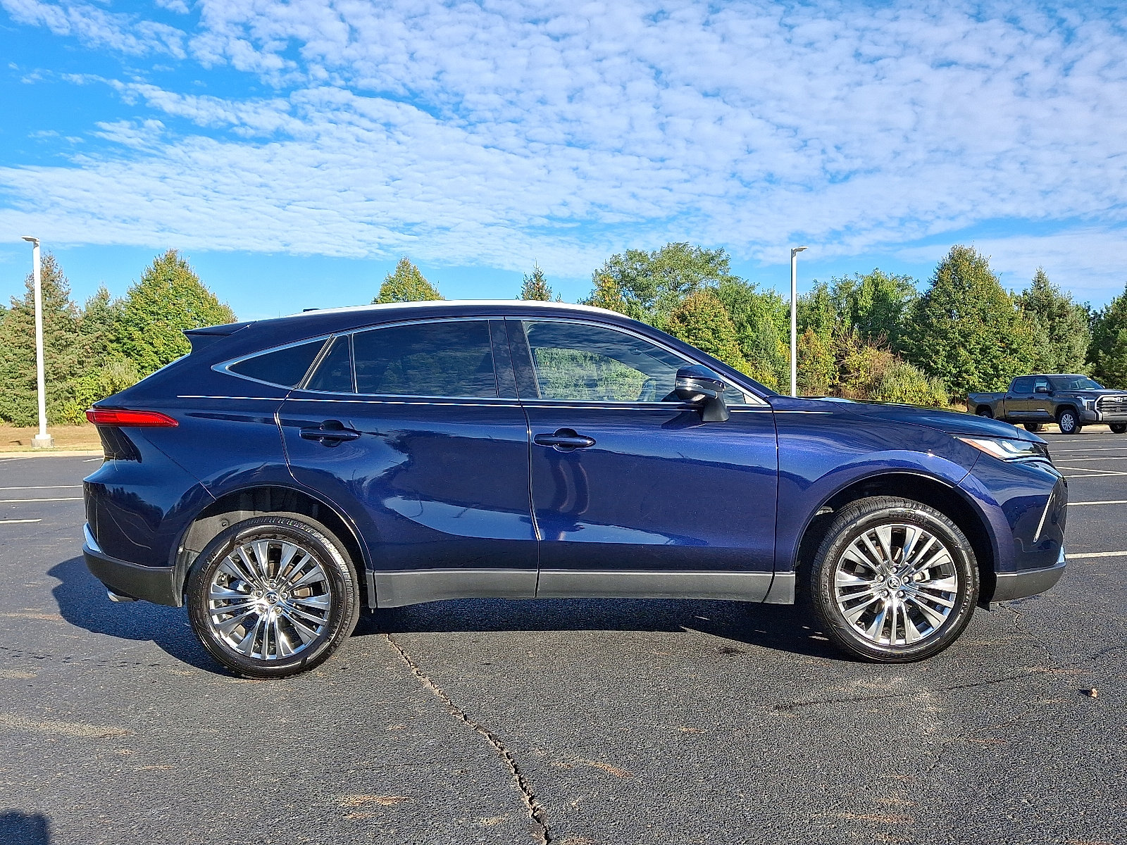 Used 2024 Toyota Venza XLE image 7