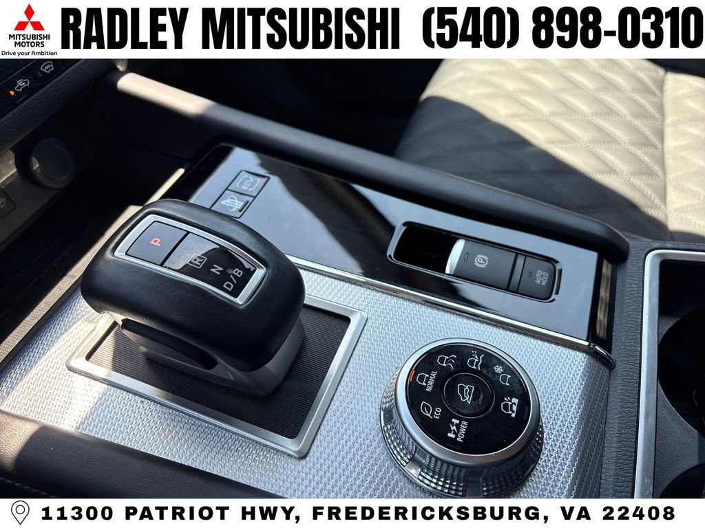 Used 2023 Mitsubishi Outlander SEL AWD/4WD image 11